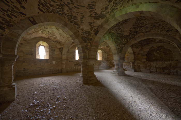 Sala de los monjes del monasterio de Moreruela vista desde el ángulo noroeste